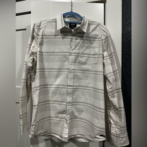 Men’s Oakley Button Down Shirt Long Sleeve Size Medium Cream and Olive Striped